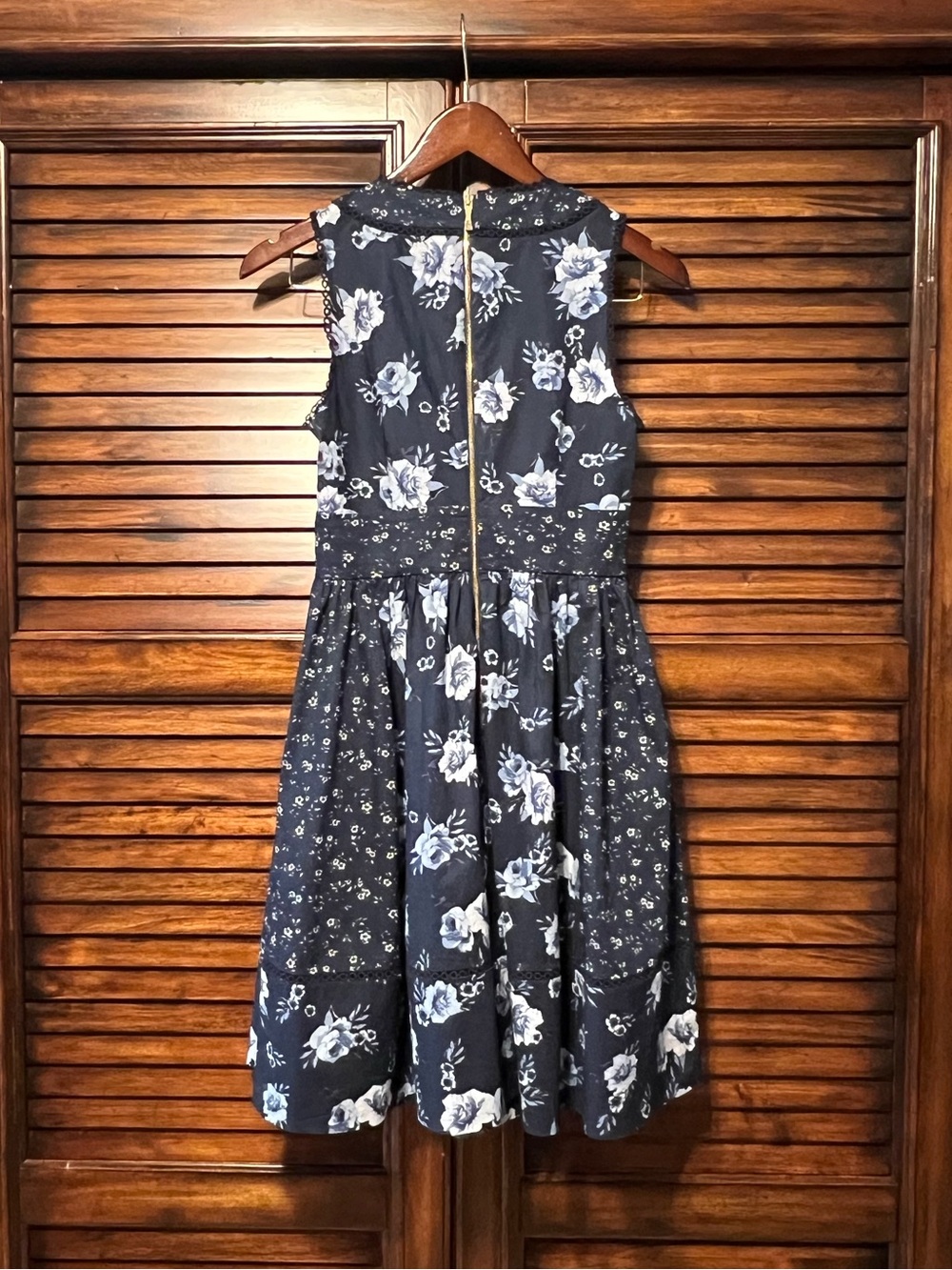 Kate Spade Prairie Rose Fit & Flare‎ Dress V Neck Navy Floral Lace Trim Size 0 - Picture 3 of 12
